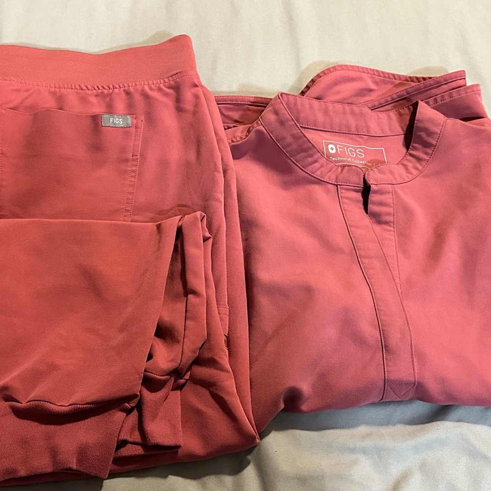 FIGS Breast Cancer Awareness Rafaela Top PO 2961 +Joggers PO 3157 (L/P)